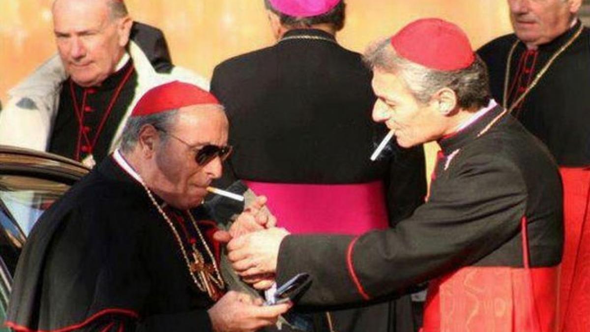 vaticanul cumpara lunar 500 de pachete de tigari