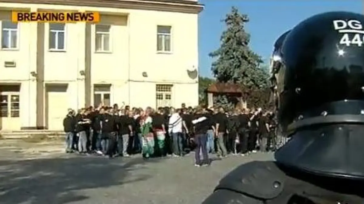 masini distruse de suporterii maghiari