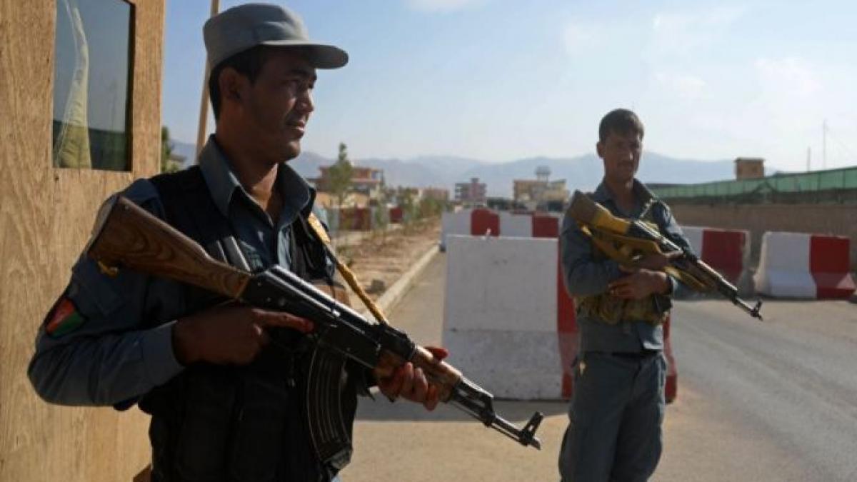 afganistan talibanii au atacat cartierul general al politiei din mazar i sharif