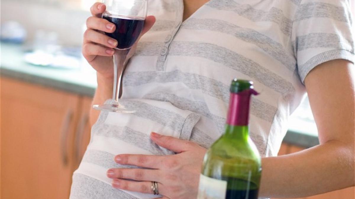 de ce sa nu consumi alcool in timpul sarcinii cruntele pericole la care te expui daca o faci