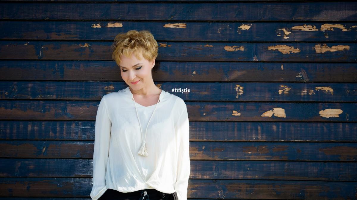 dana grecu omul dincolo de televizor nu ma napadeste niciun complex in fata nimanui