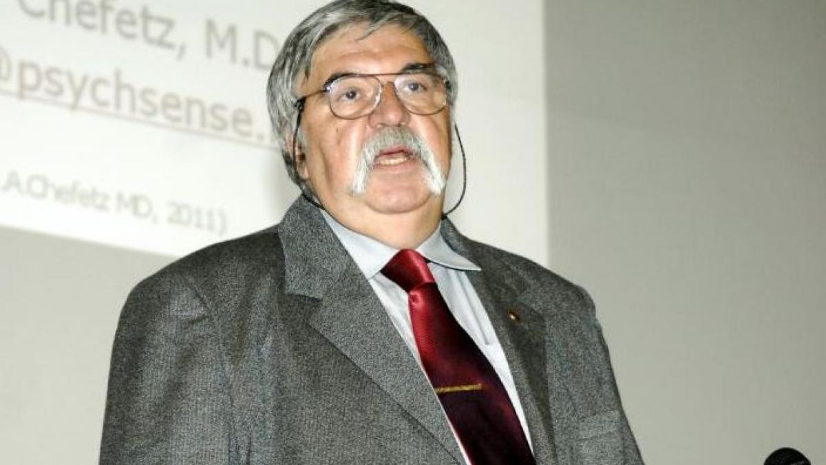 presedintele basescu l a decorat post mortem pe psihiatrul florin tudose