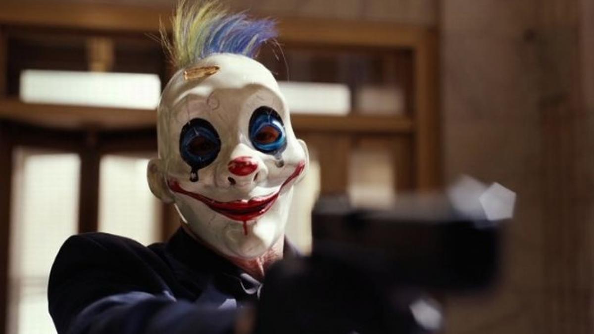 un barbat mascat ca un clovn a jefuit o banca din berlin