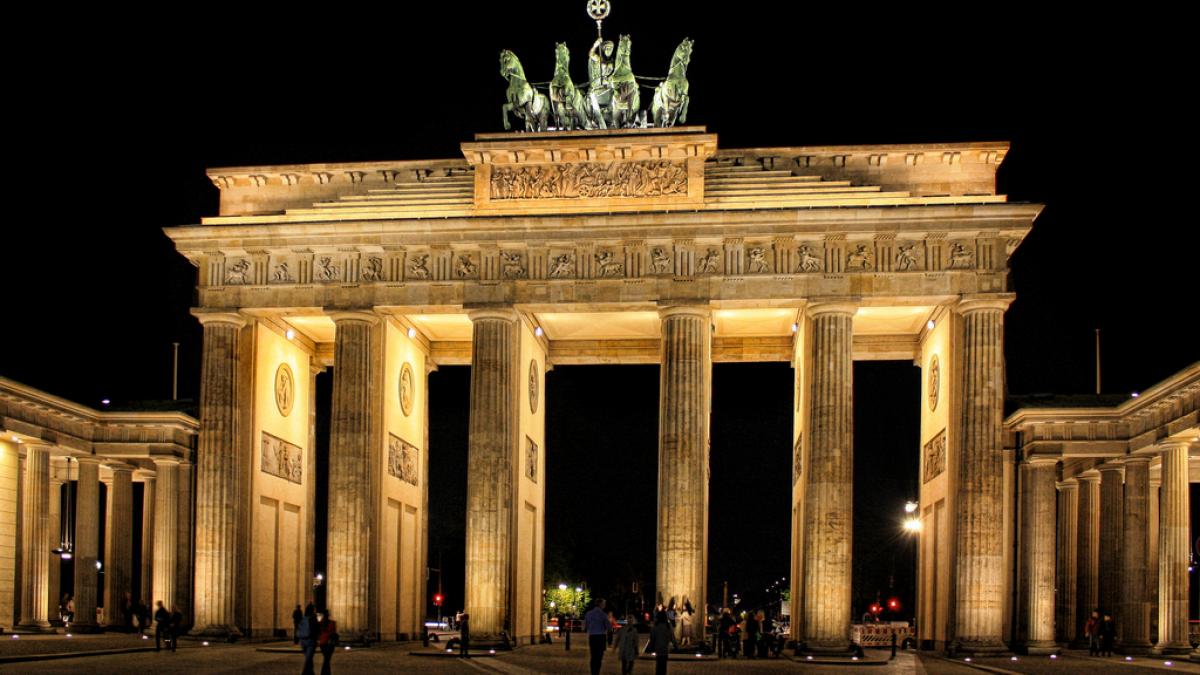 te invitam la cea mai mare petrecere de revelion din europa