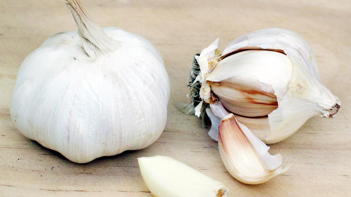 ce se intampla daca pui usturoi pisat pe talpile picioarelor efectul este miraculos