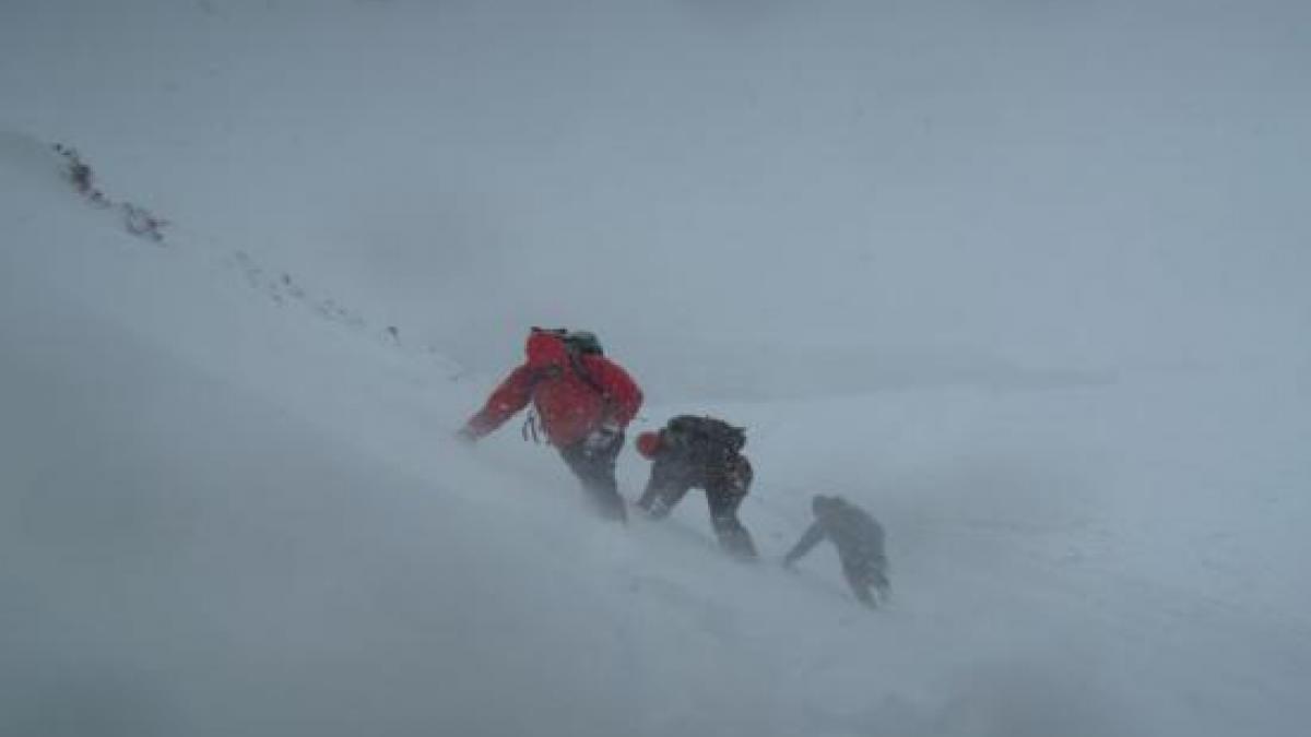cel putin 24 de oameni au murit in urma viscolului din himalaya