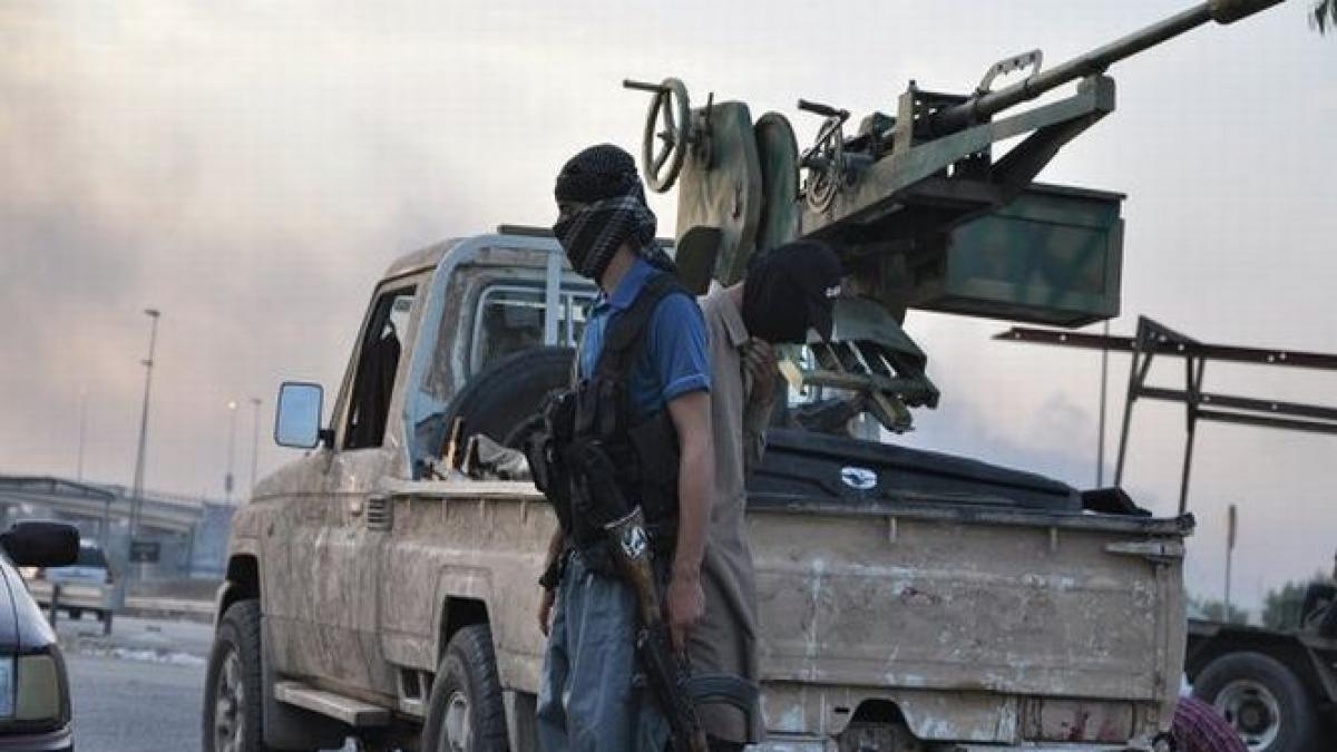 extremistii din si au confiscat trei camioane cu manuale scolare si cer peste 100 000