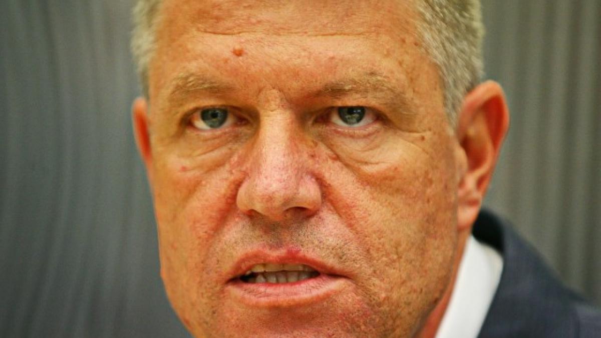 klaus iohannis mana in mana cu samsarii de case miscarea murdara care a iesit abia acum la iveala