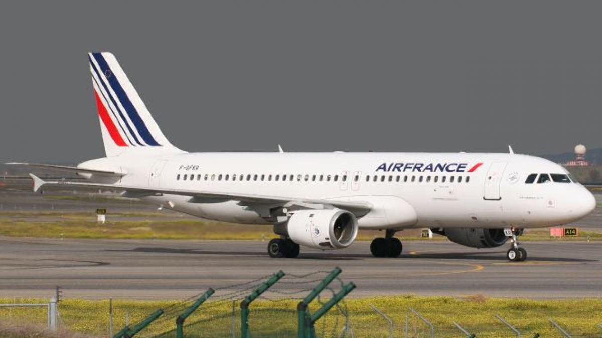 stare de urgenta pe aeroportul din madrid un pasager care venea de la paris are simptomele ebola