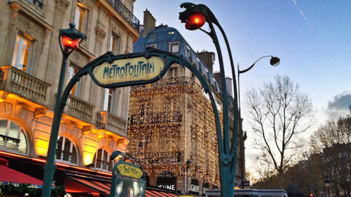 strazile din paris transformate in galerii de arta un sculptor si a expus capodoperele la doi pasi