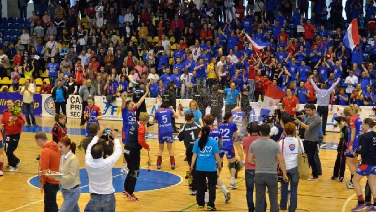 hcm baia mare a debutat cu o victorie in grupa d a ligii campionilor la handbal feminin