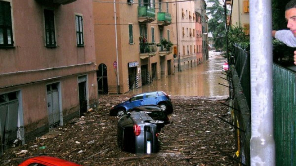 romanii din nou in vizorul presei din italia au inceput sa fure dupa inundatiile care s au abatut