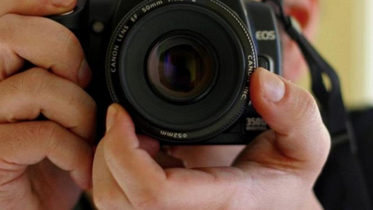 un fotograf care le facea poze copiilor de gradinita la diferite evenimente acuzat de pedofilie