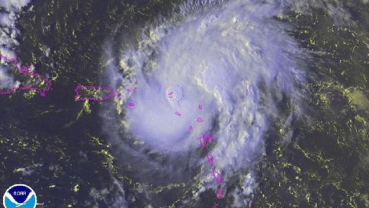 gonzalo a saptea furtuna a sezonului din atlantic a ajuns in bermude mii de gospodarii au ramas