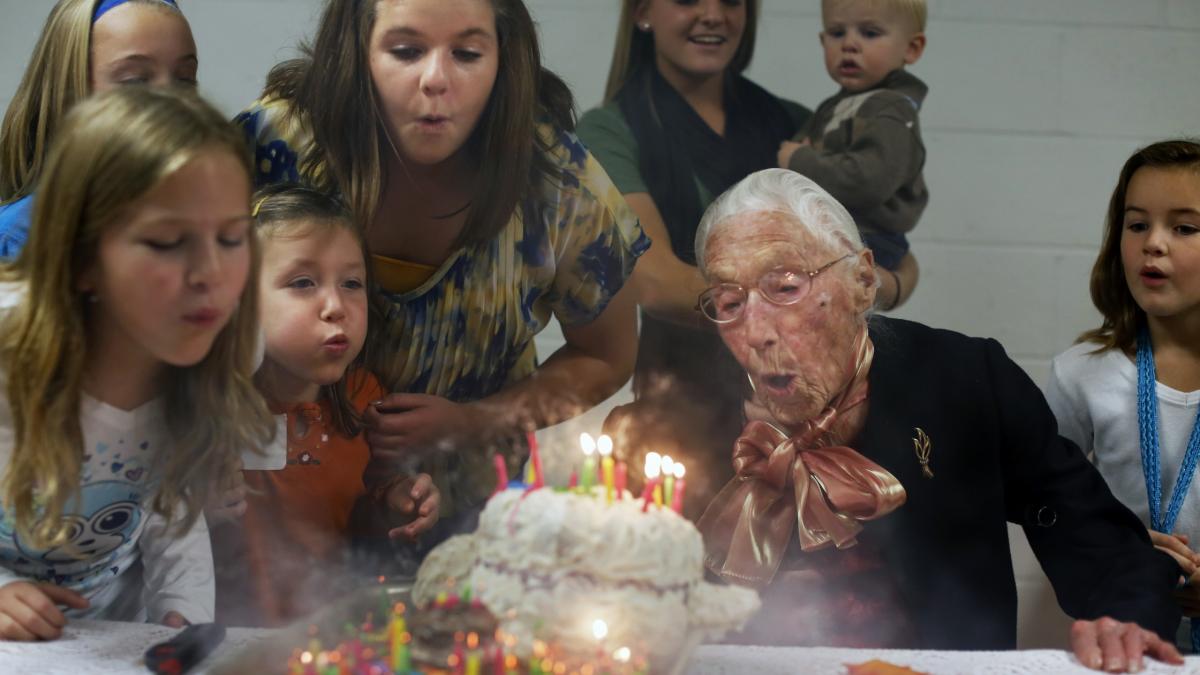 o femeie de 114 ani a mintit in legatura cu varsta pentru a isi face cont de facebook