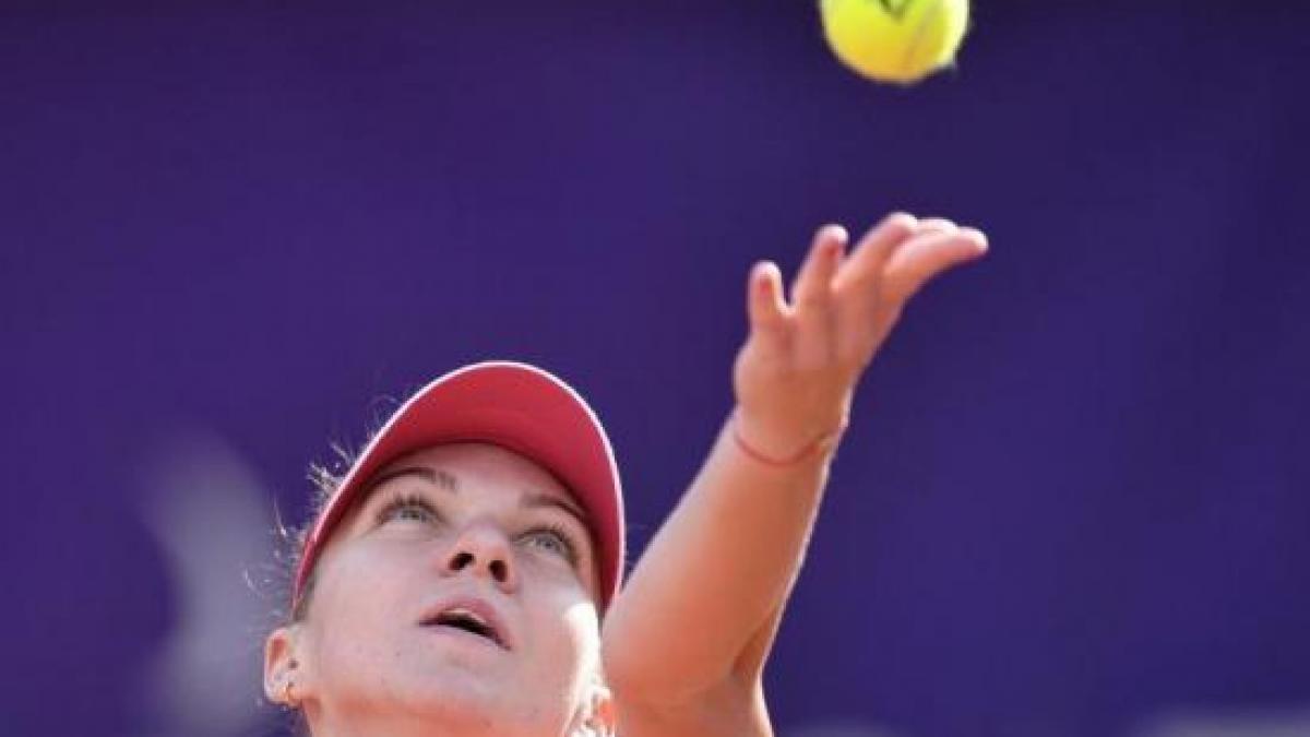 simona halep joaca luni cu eugenie bouchard in primul meci la turneul campioanelor
