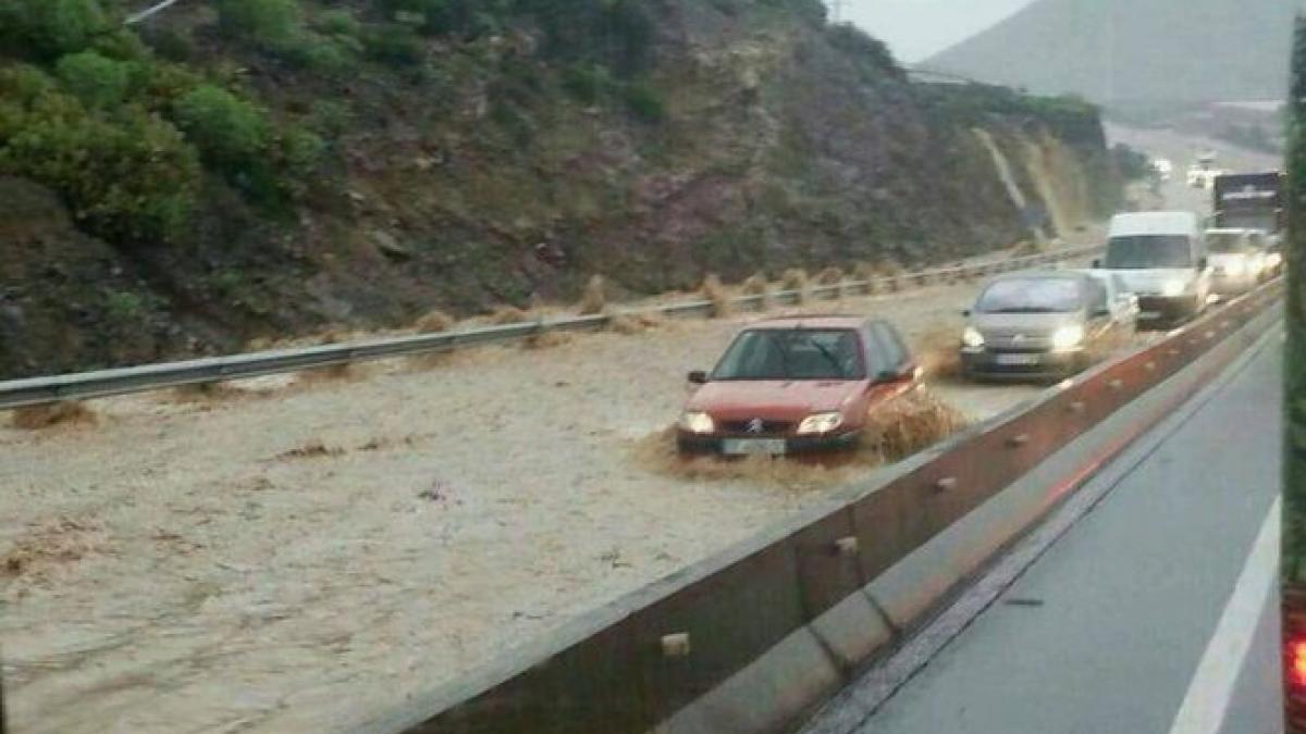cinci morti in inundatii sunt cele mai abundente precipitatii din ultimii 40 de ani din tenerife