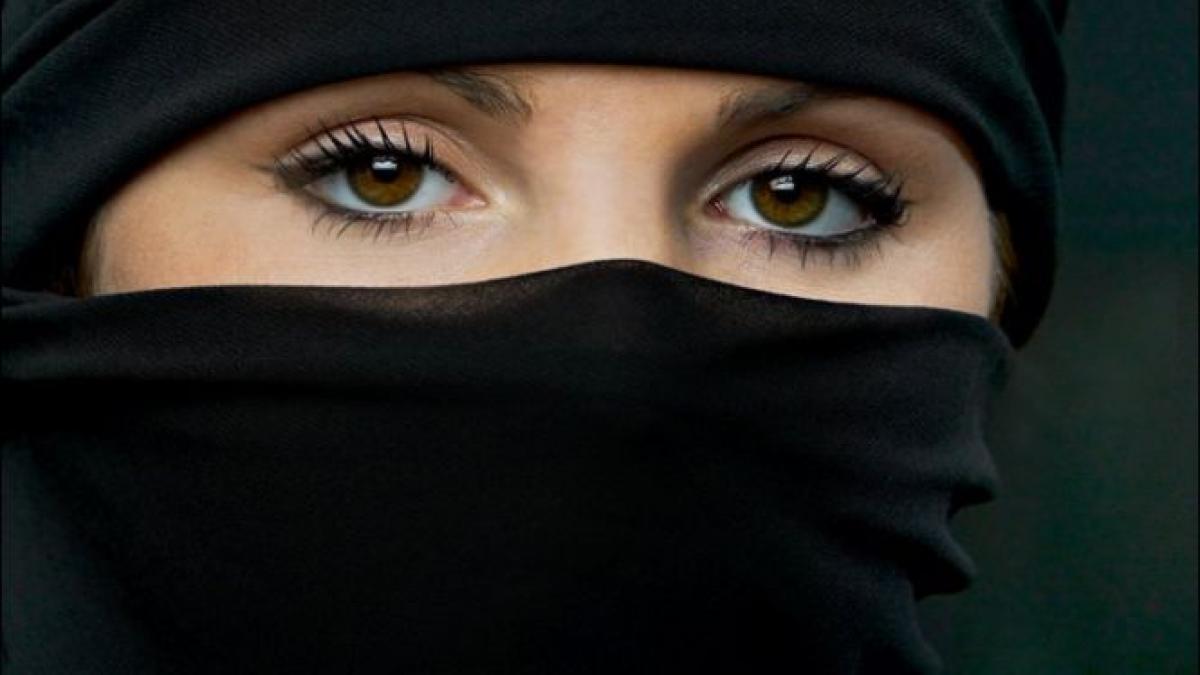opera din paris a dat afara o femeie care purta niqab dupa ce interpretii n au mai vrut sa iasa pe