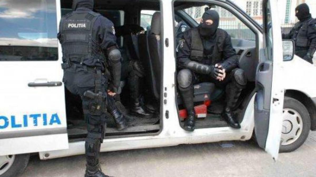 perchezitii la persoane banuite de operatiuni ilegale cu bunuri culturale