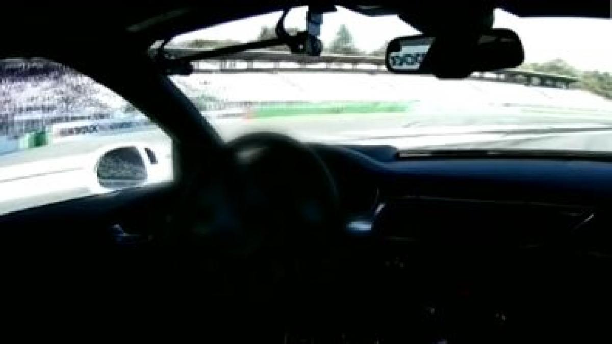 masina fara sofer imagini incredibile pe o pista de formula 1 a atins viteza de 240 km h