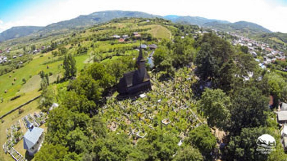 romania la inaltime biserica veche din deal de la ieud un varf al artei