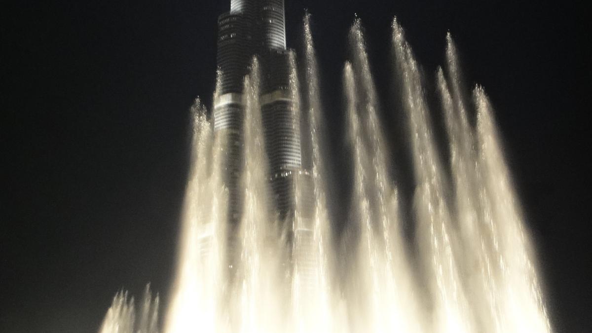 fantani dansatoare si recorduri de lumini in dubai