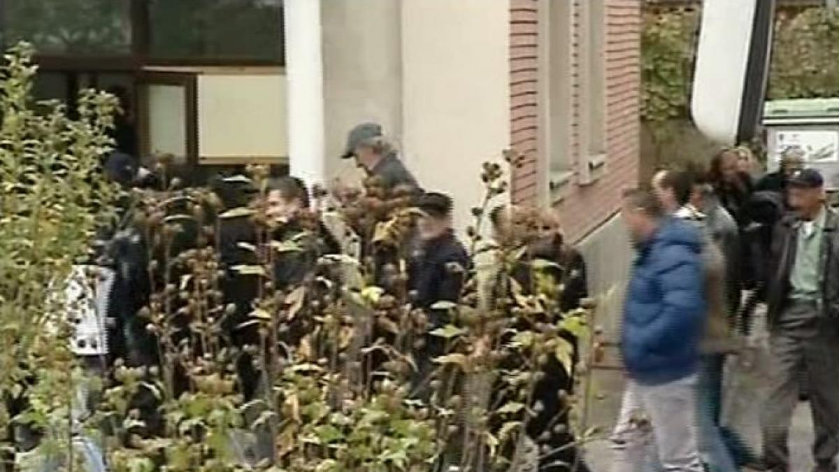 batranii adusi in mijlocul noptii la audieri au ajuns inapoi acasa