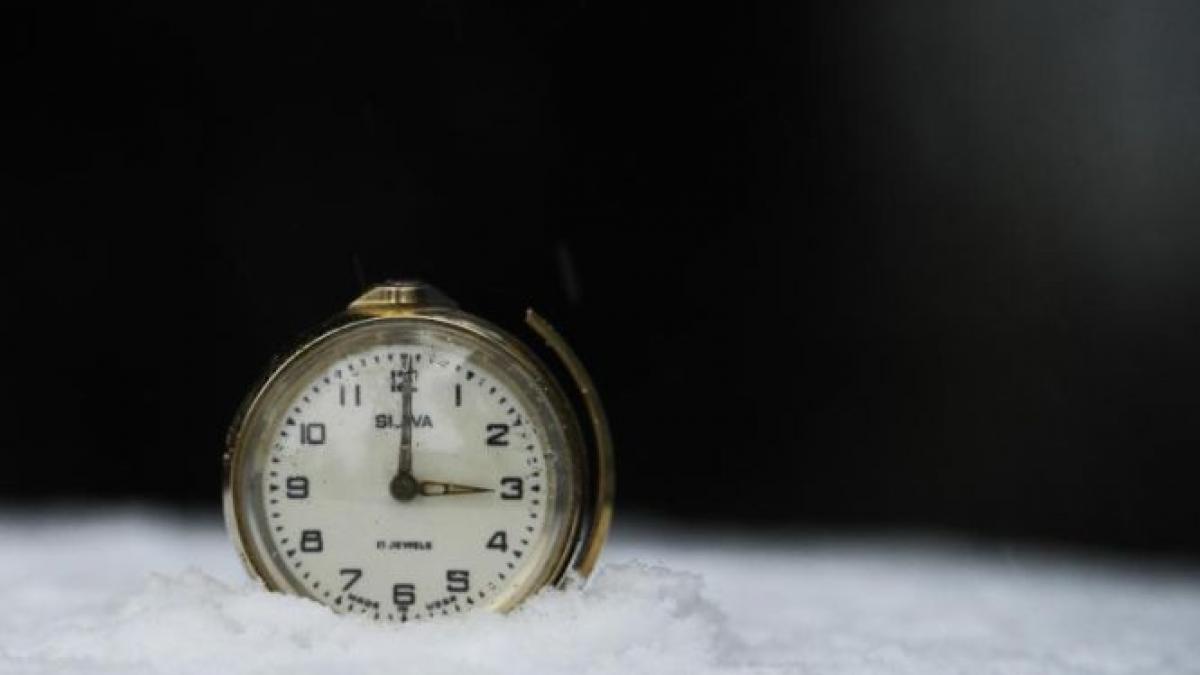 romania trece la ora de iarna in aceasta noapte maine va fi cea mai lunga zi din an cu 25 de ore