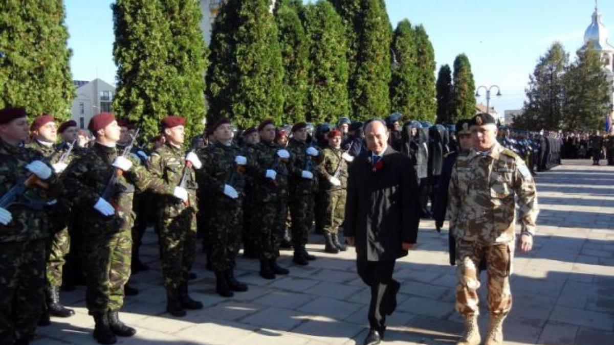traian basescu huiduit la ceremoniile dedicate zilei armatei