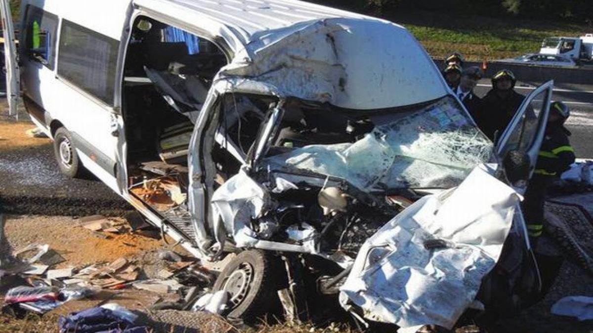 italia sase romani au murit intr un grav accident rutier