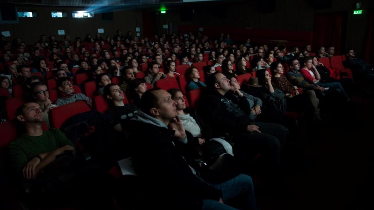 sali pline si proiectii suplimentare la les films de cannes a bucarest