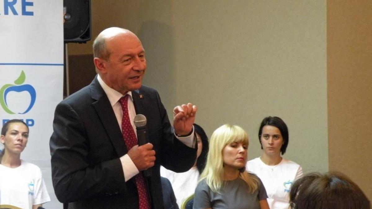 basescu pe udrea o sustin din convingere nu ma treceti in categoria naivilor care cred ca poate