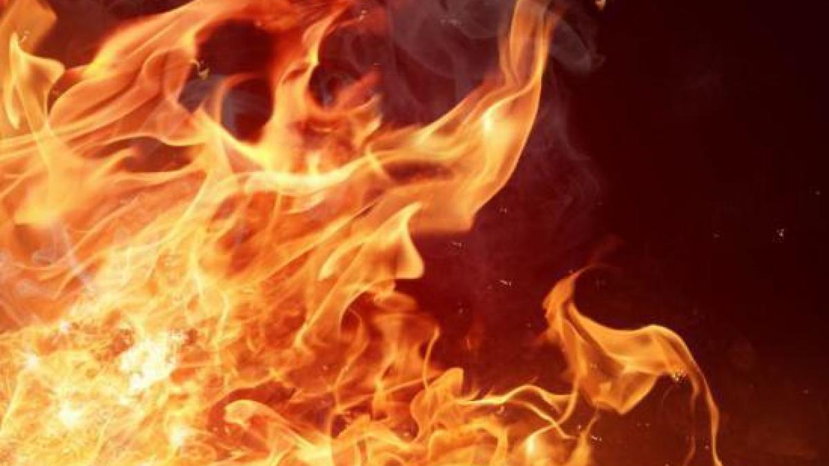 lupta cu focul in cluj un incendiu violent a distrus toata averea unei familii