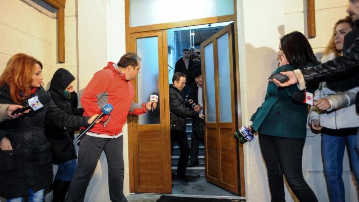 gabriel sandu si dorin cocos retinuti de procurorii dna au primit mandate de arestare preventiva