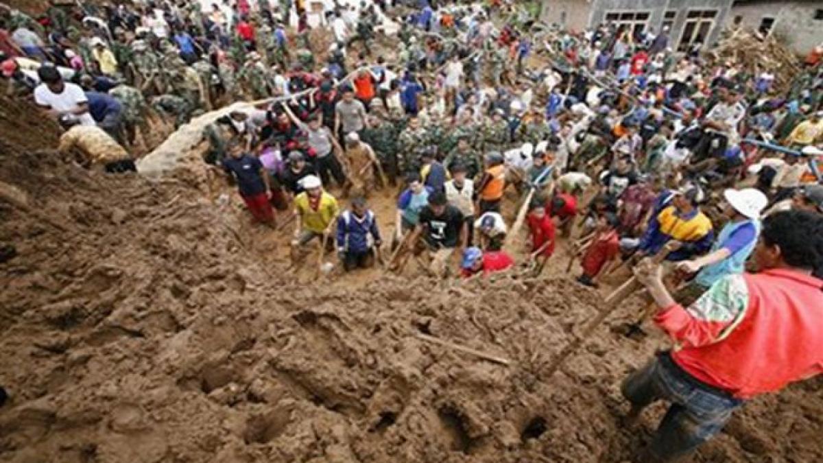 sri lanka ravasita de alunecari de teren cel putin 100 de persoane au murit