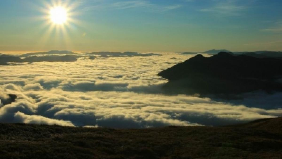 fenomenul spectaculos care i a fermecat pe romani ce s a putut vedea de pe platoul bucegilor