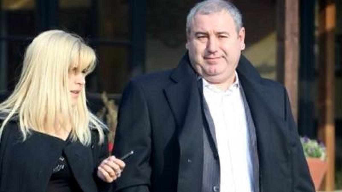 basescu nu se leapada de cocos unde sunt banii luati ca spaga in dosarul microsoft presedintele