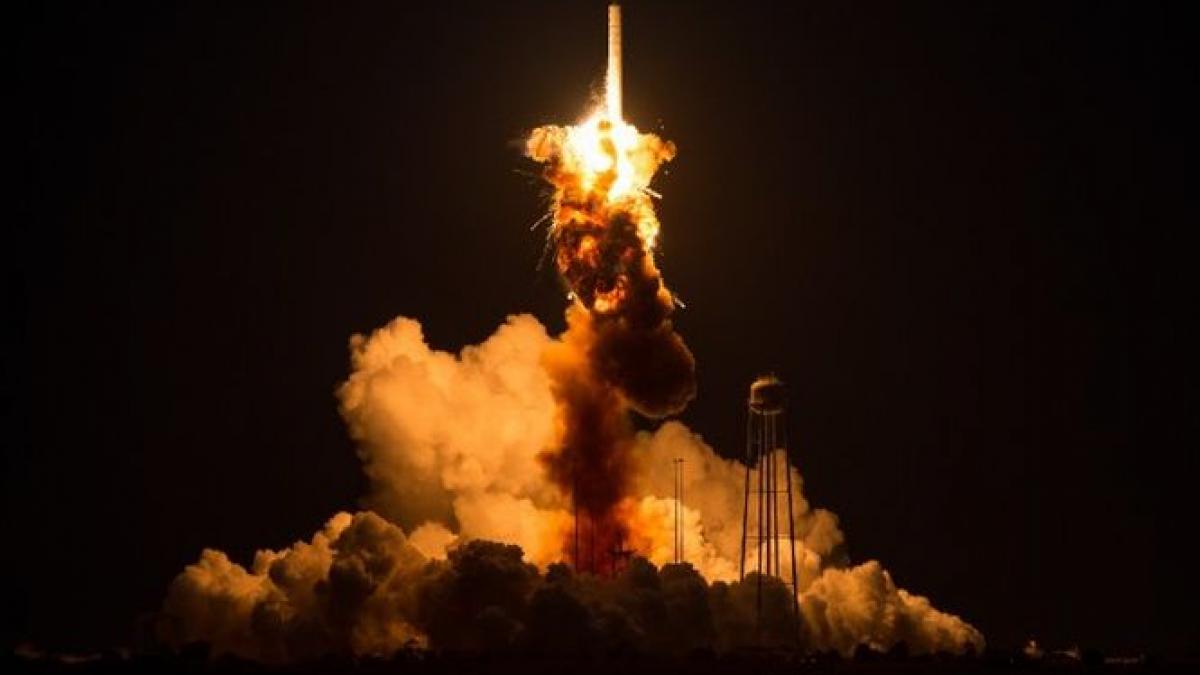 operatorii rachetei antares au decis autodistrugerea acesteia video