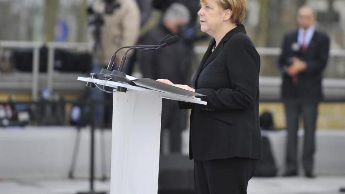 25 de ani de la caderea zidului berlinului merkel aduce un omagiu celor care au avut curajul sa se