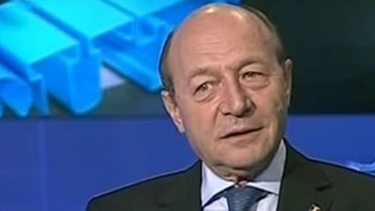 basescu vrea sa stie cine a filat o pe udrea sunt convins ca n au fost paparazzi