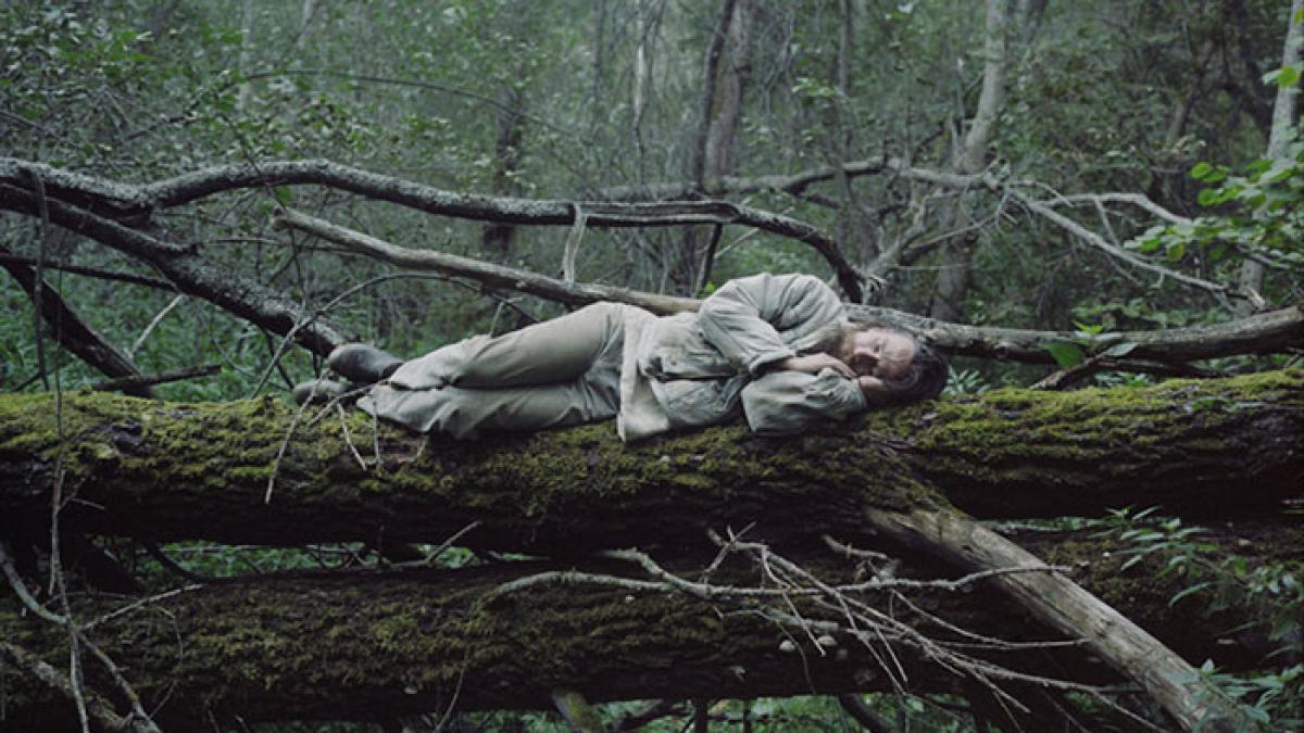 erau bancheri si aveau in conturi sute de mii de euro dar au renuntat la tot iar acum traiesc in