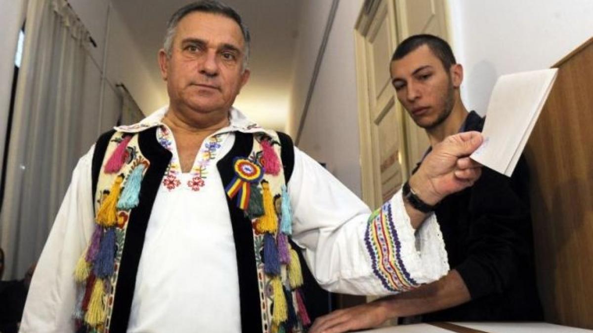 gheorghe funar la urna in costum popular am votat pentru un presedinte care sa realizeze unirea