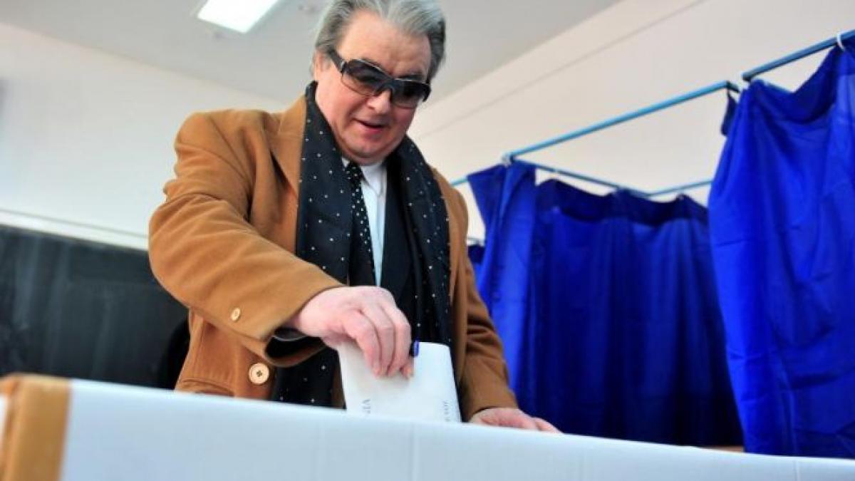 vadim tudor am convingerea ca alegerile sunt complet inutile exista mai multe grupari interlope