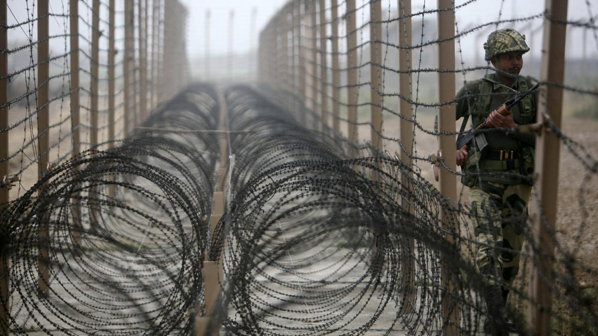 zeci de victime in urma unui atentat sinucigas produs la granita dintre pakistan si india