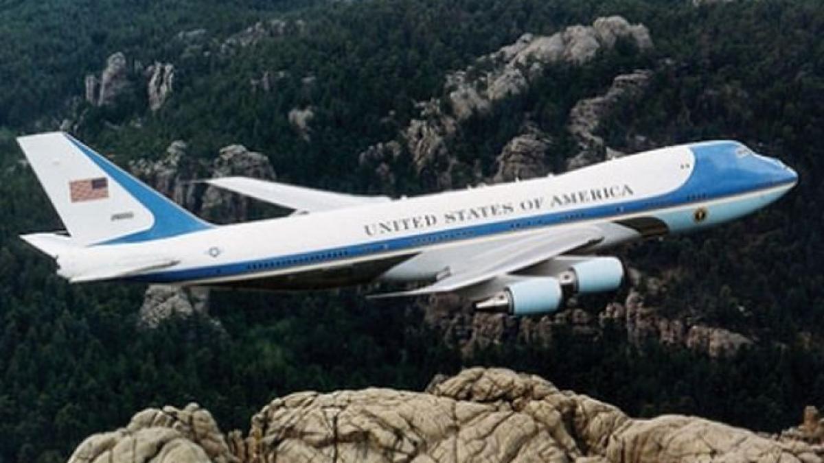 aeronava presedintelui american barack obama a avut o problema tehnica