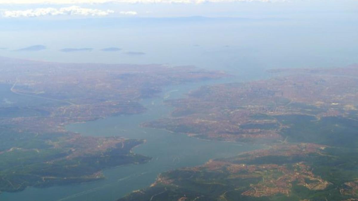 cel putin 24 de imigranti morti in bosfor dupa rasturnarea vasului care venea spre romania