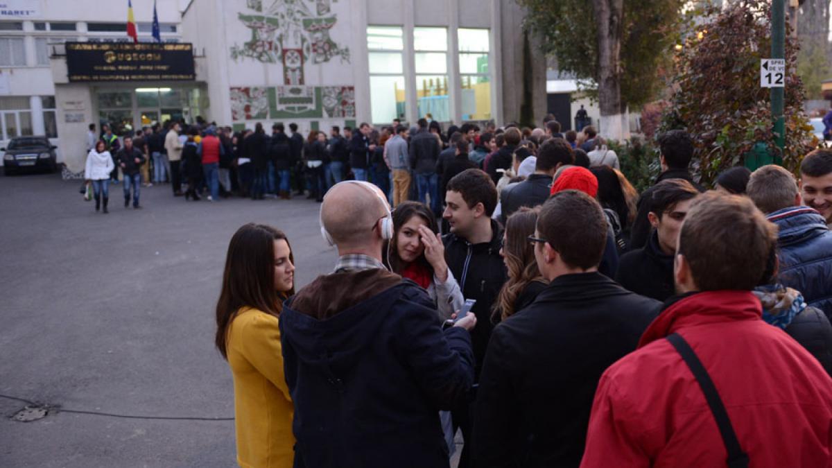 sute de studenti au stat la coada la sectia din grozavesti si 3 ore pentru a vota puteau merge la