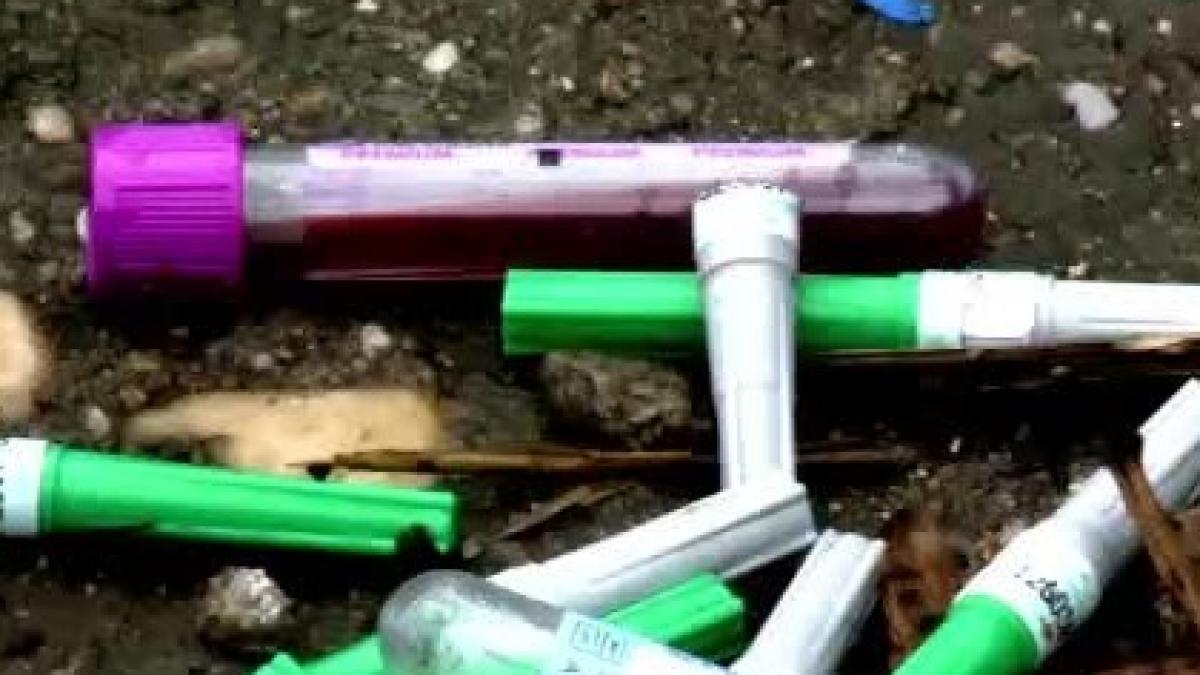 bomba biologica in centrul capitalei zeci de ace de seringa folosite si fiole cu sange erau