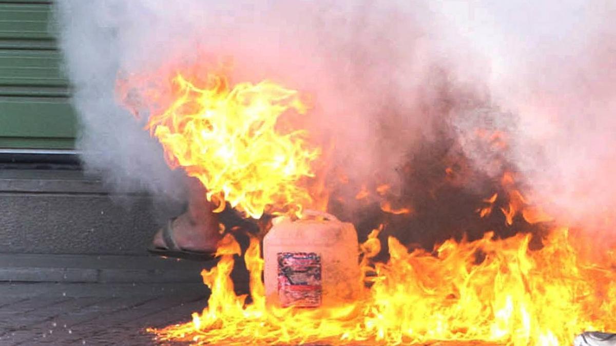 si a dat foc in fata sediului presedintiei arsurile sunt pe 90 din suprafata corpului si are putine