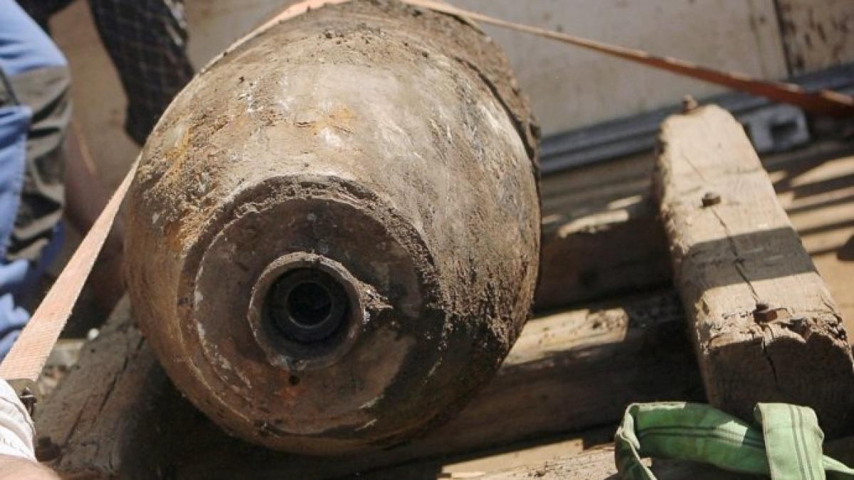 o bomba de aviatie de mari dimensiuni nedetonata descoperita in localitatea argeseana calinesti